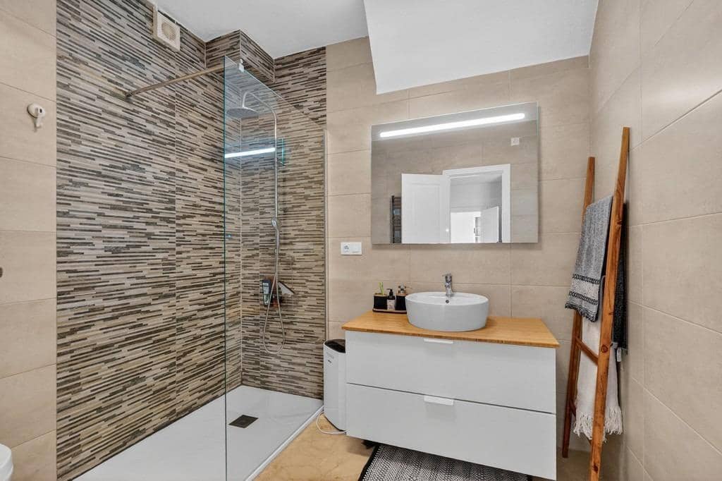 4 soveværelse Villa til salg i Villamartin med swimmingpool garage - € 499.000 (Ref: 9639935)