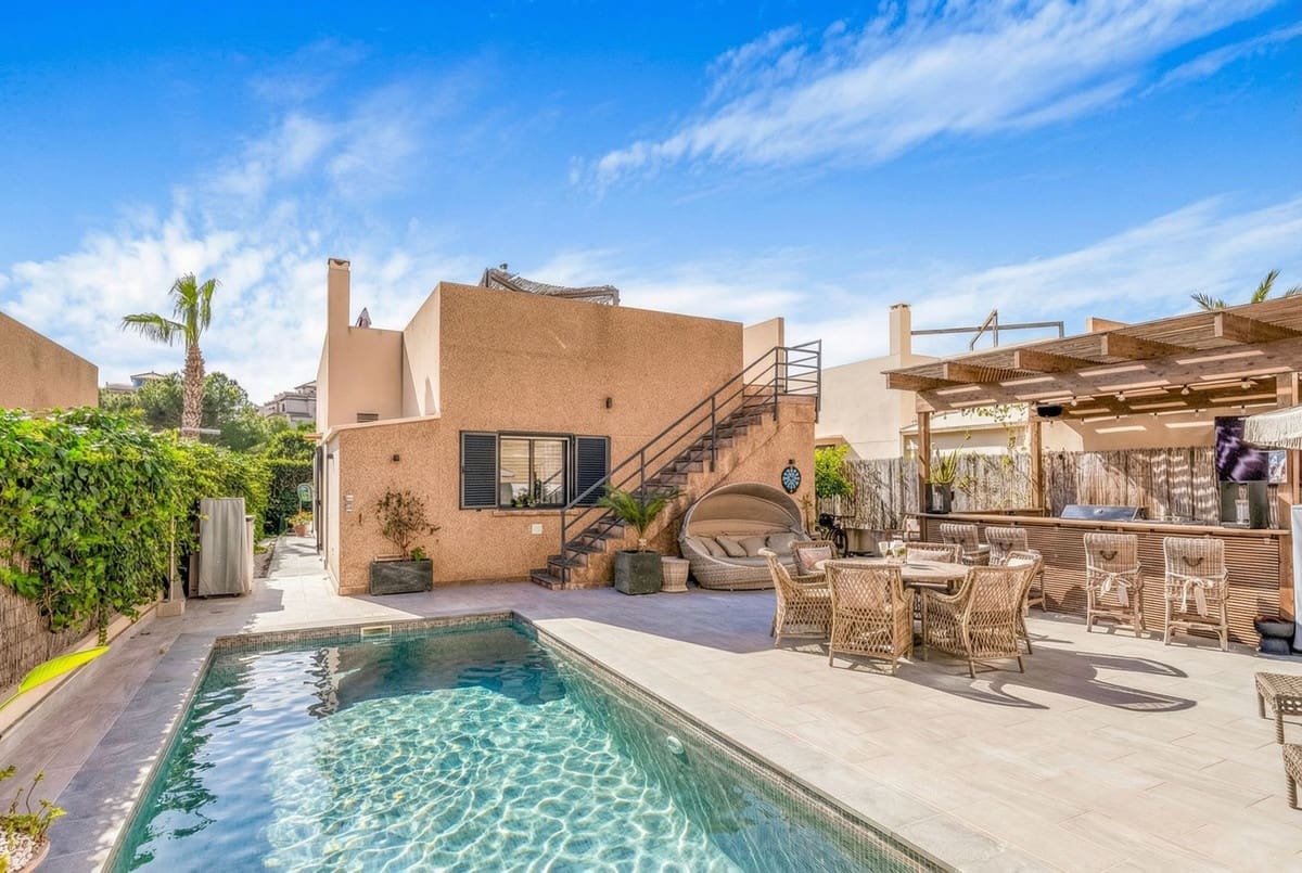 3 soveværelse Villa til salg i La Zenia med swimmingpool - € 499.000 (Ref: 9645668)