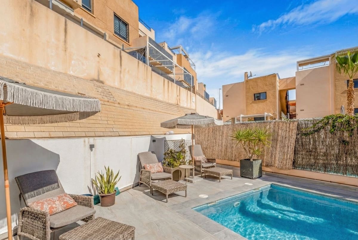 3 soveværelse Villa til salg i La Zenia med swimmingpool - € 499.000 (Ref: 9645668)