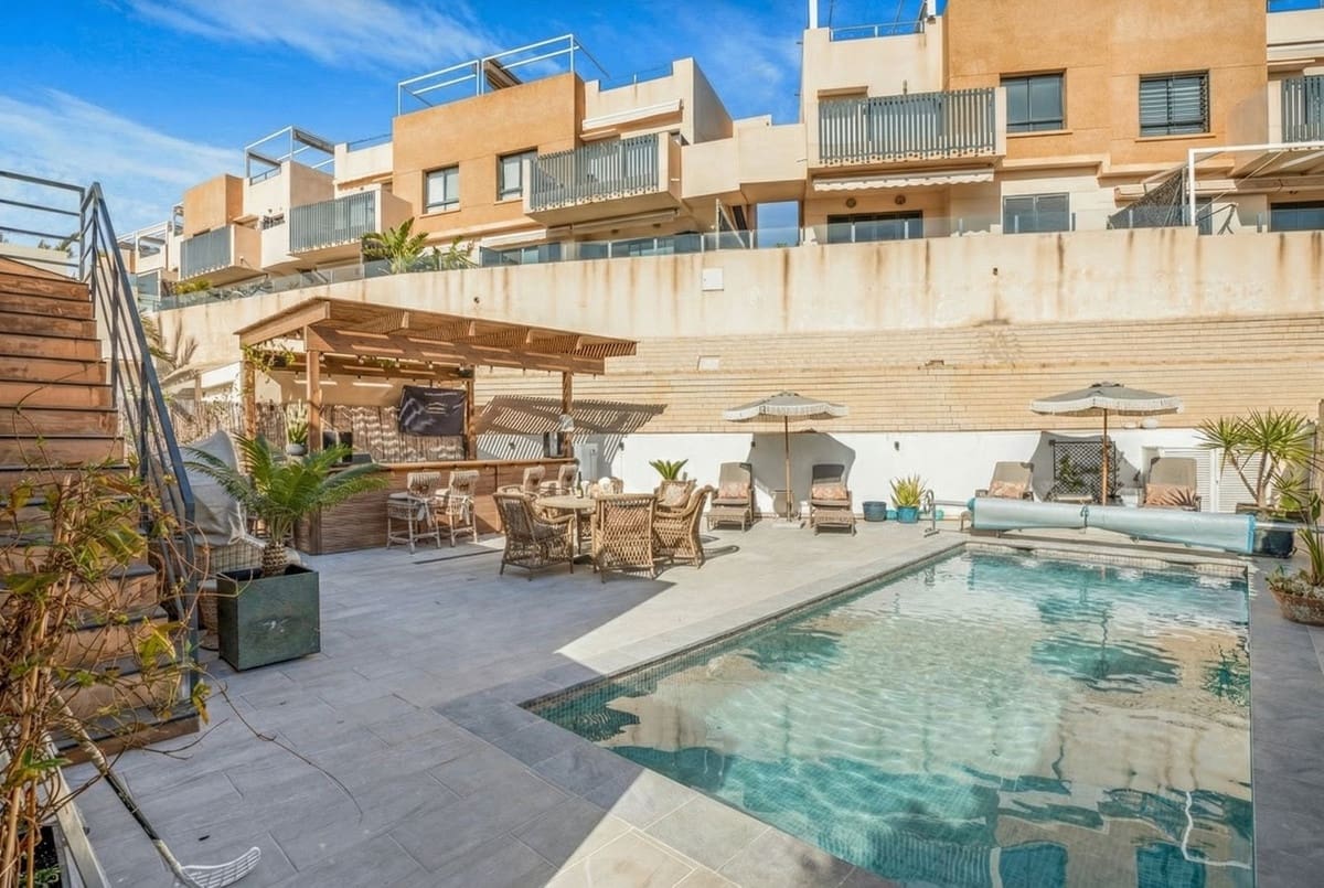 3 soveværelse Villa til salg i La Zenia med swimmingpool - € 499.000 (Ref: 9645668)