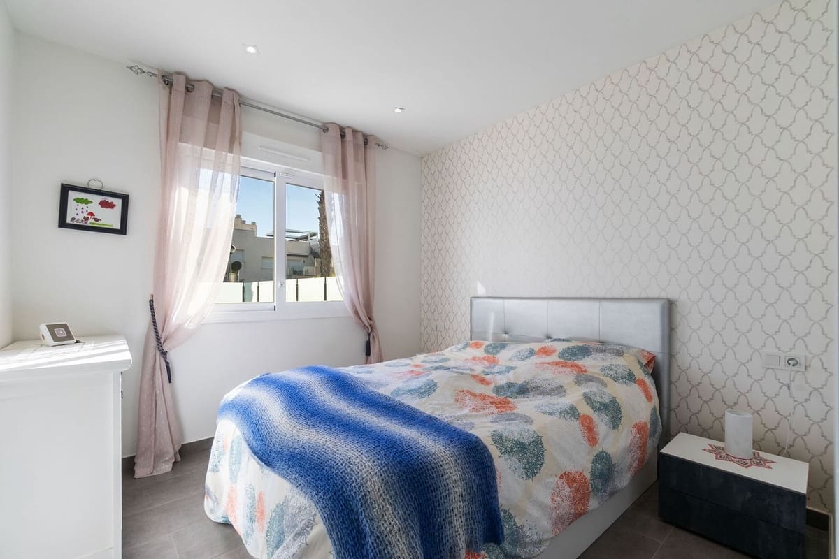 2 quarto Apartamento para venda em Torrevieja com piscina - 265 000 € (Ref: 9645669)