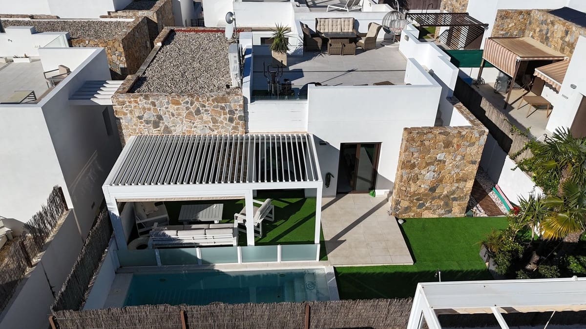 3 camera da letto Villa in vendita in Cabo Roig con piscina - 360.000 € (Rif: 9645671)