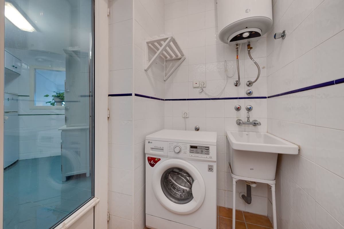 Apartamento de 2 habitaciones en Cabo Roig en venta con piscina garaje - 229.000 € (Ref: 9645673)