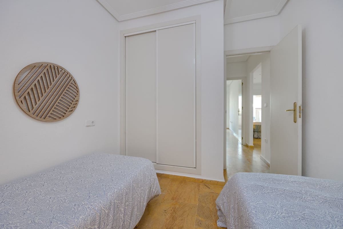 Apartamento de 2 habitaciones en Cabo Roig en venta con piscina garaje - 229.000 € (Ref: 9645673)