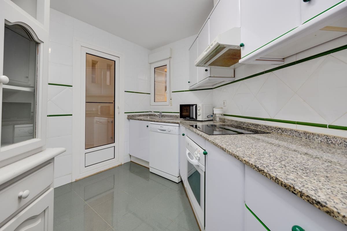 Apartamento de 2 habitaciones en Cabo Roig en venta con piscina garaje - 229.000 € (Ref: 9645673)