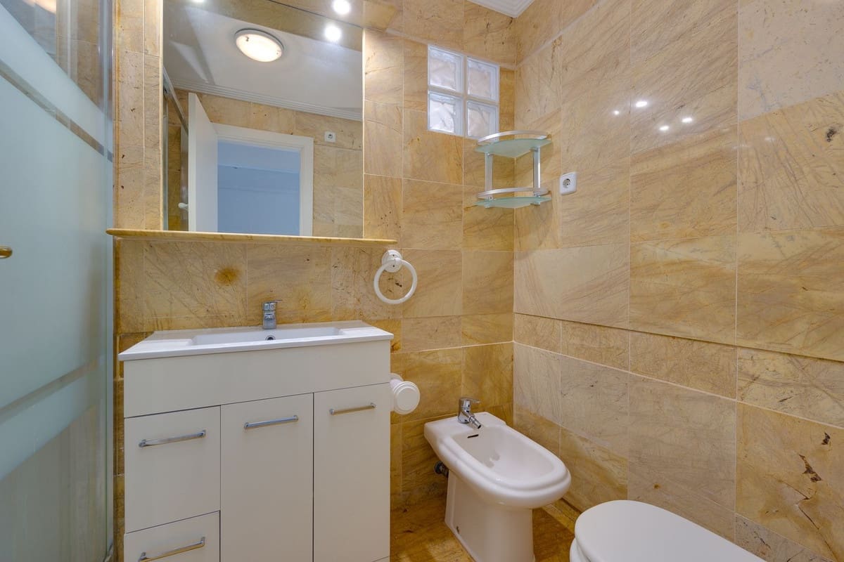 Apartamento de 2 habitaciones en Cabo Roig en venta con piscina garaje - 229.000 € (Ref: 9645673)