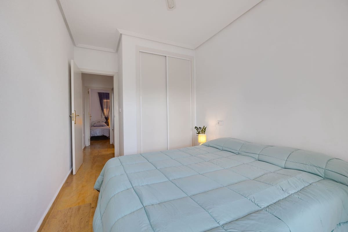 Apartamento de 2 habitaciones en Cabo Roig en venta con piscina garaje - 229.000 € (Ref: 9645673)