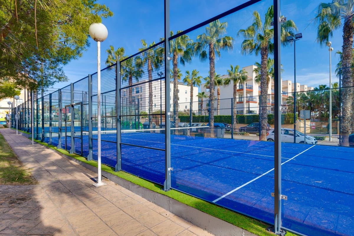 Apartamento de 2 habitaciones en Cabo Roig en venta con piscina garaje - 229.000 € (Ref: 9645673)