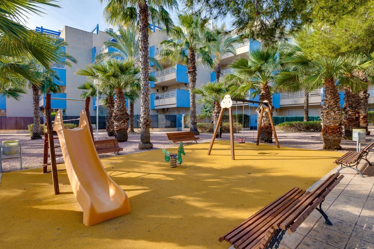 Apartamento de 2 habitaciones en Cabo Roig en venta con piscina garaje - 229.000 € (Ref: 9645673)