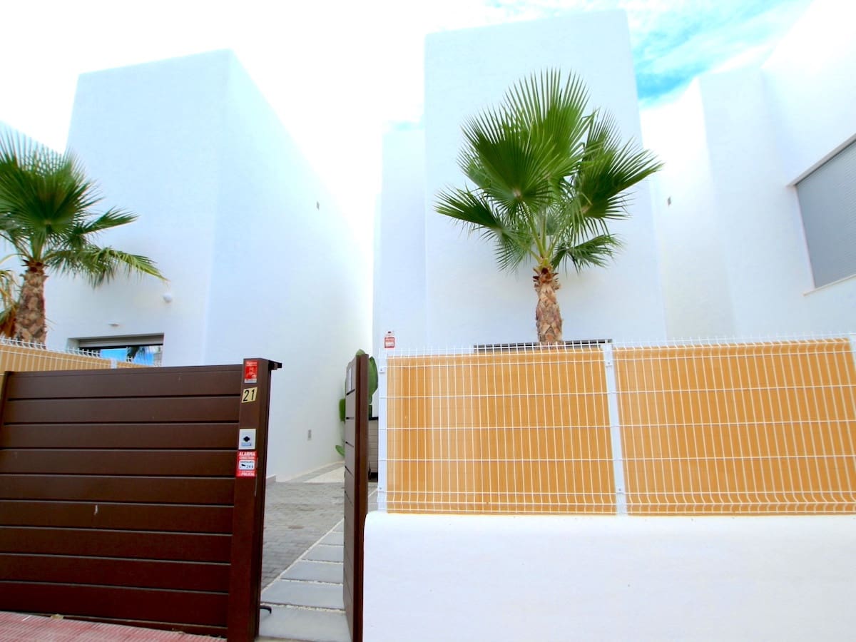 3 bedroom Villa for sale in San Fulgencio with pool - € 339,000 (Ref: 9645674)
