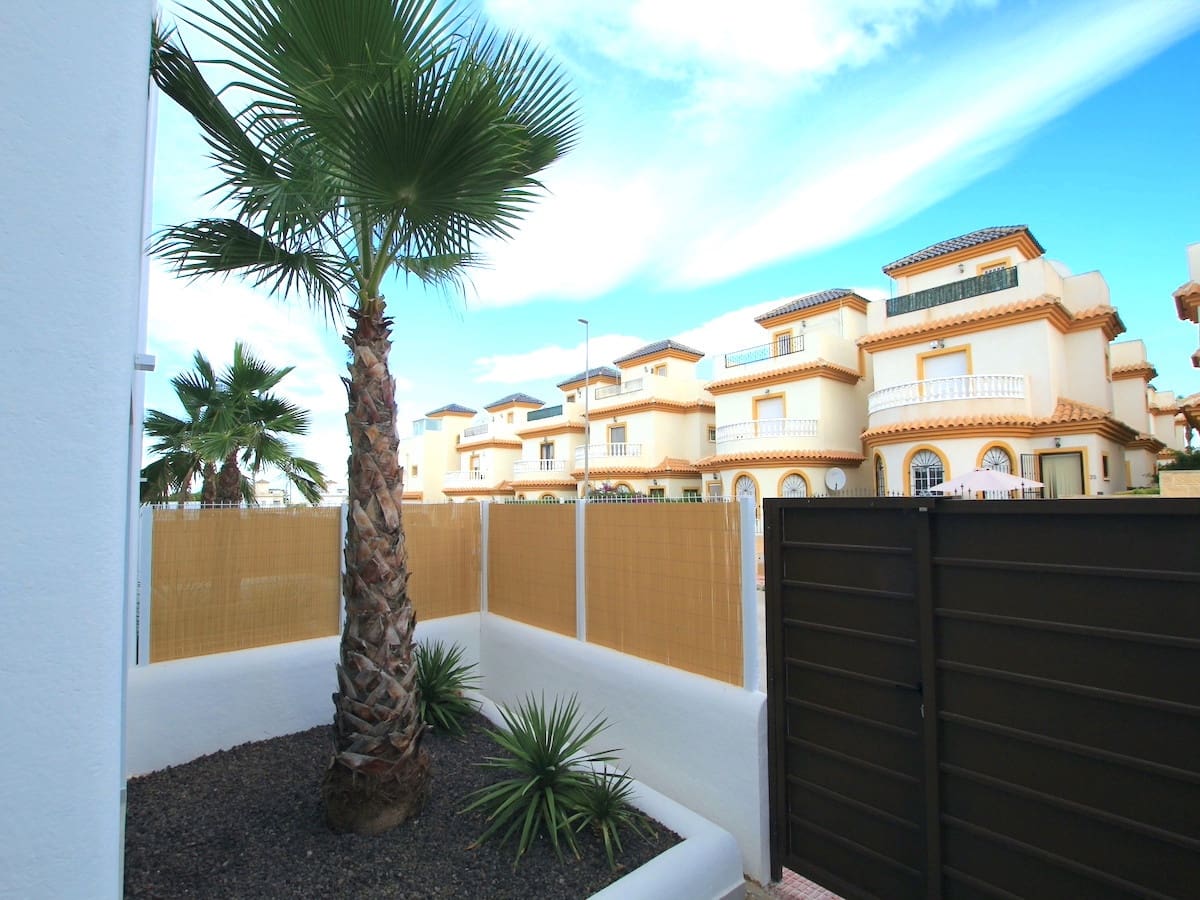 3 bedroom Villa for sale in San Fulgencio with pool - € 339,000 (Ref: 9645674)