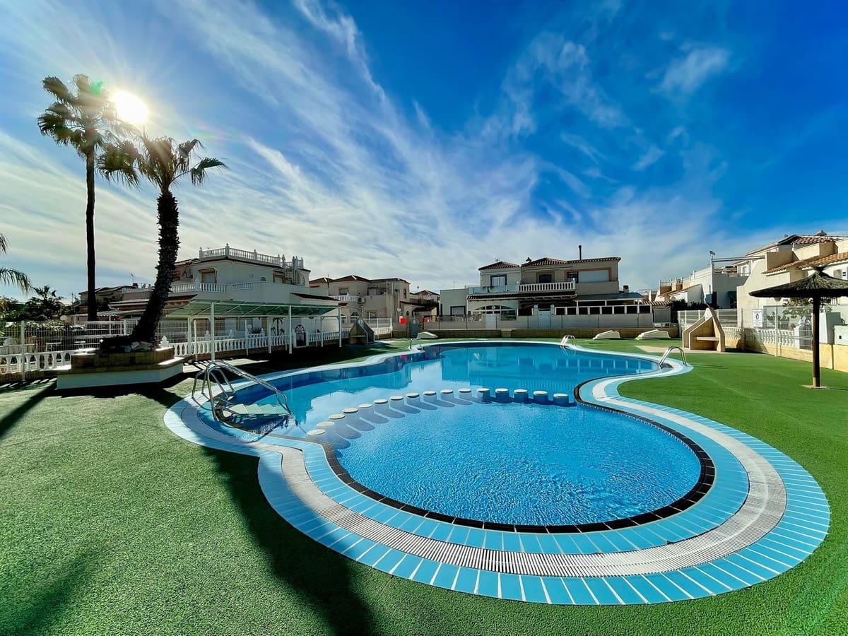 3 soverom Hus til salgs i Playa Flamenca med svømmebasseng - € 238 000 (Ref: 9650770)