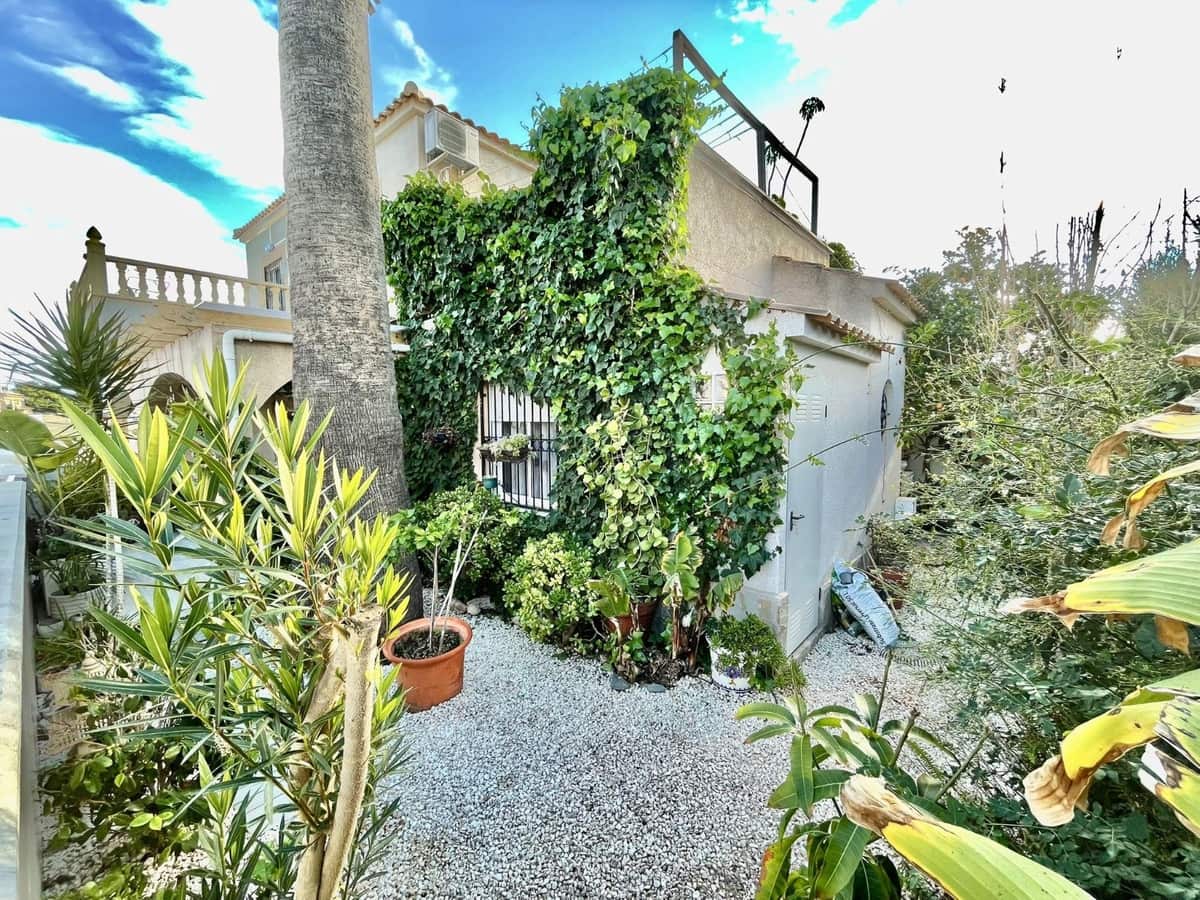 3 soverom Hus til salgs i Playa Flamenca med svømmebasseng - € 238 000 (Ref: 9650770)