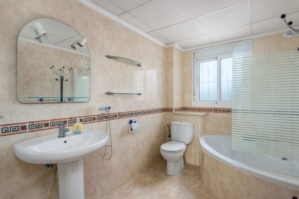 4 quarto Casa em Banda para venda em Ciudad Quesada com piscina garagem - 269 000 € (Ref: 9650771)