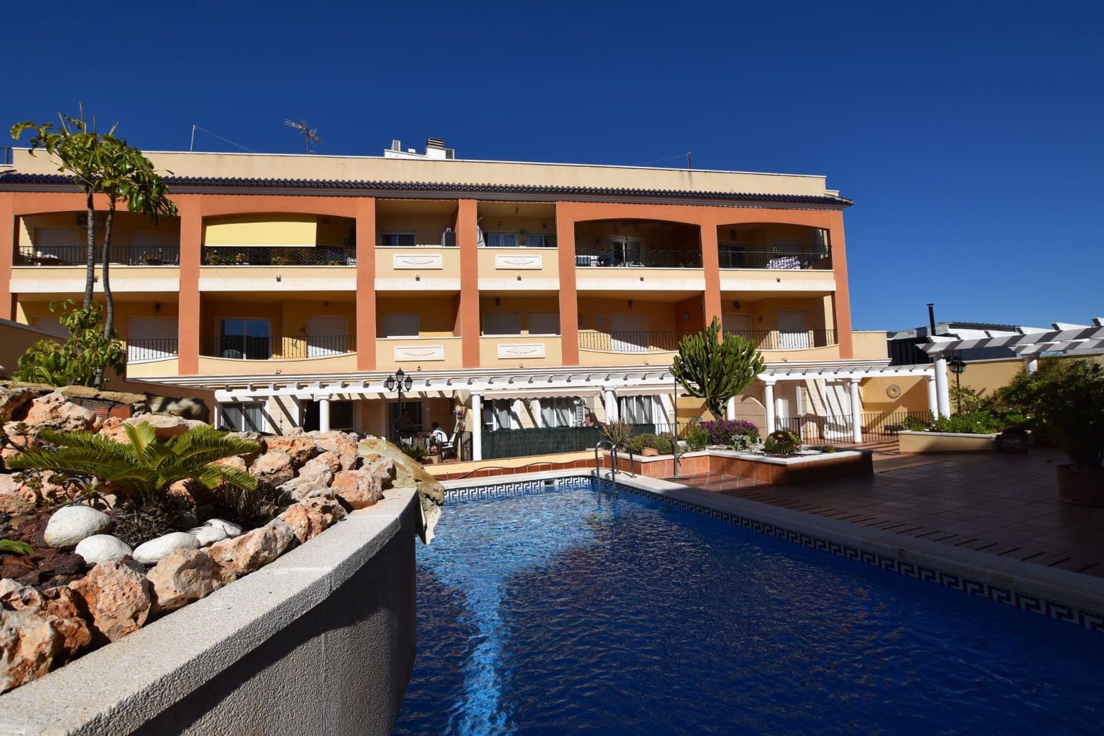 2 slaapkamer Appartement te koop in Algorfa met zwembad garage - € 139.995 (Ref: 9660788)