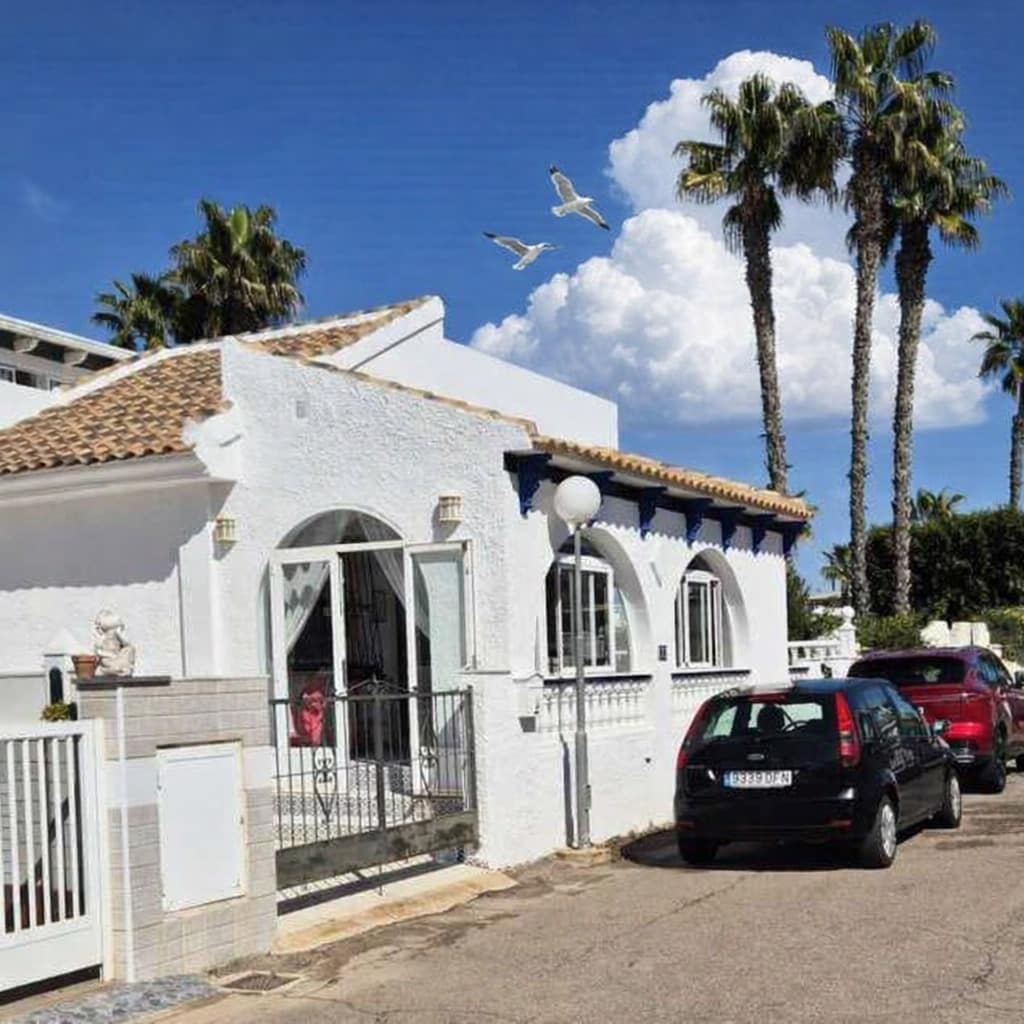 3 makuuhuone Omakotitalo myytävänä paikassa Los Narejos mukana uima-altaan - 199 000 € (Ref: 9682270)