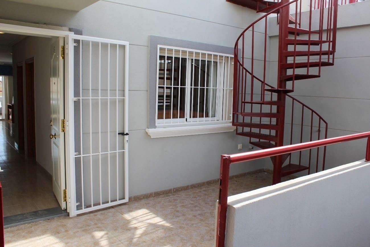 2 soverom Penthouse til salgs i Villamartin - € 148 000 (Ref: 9682273)