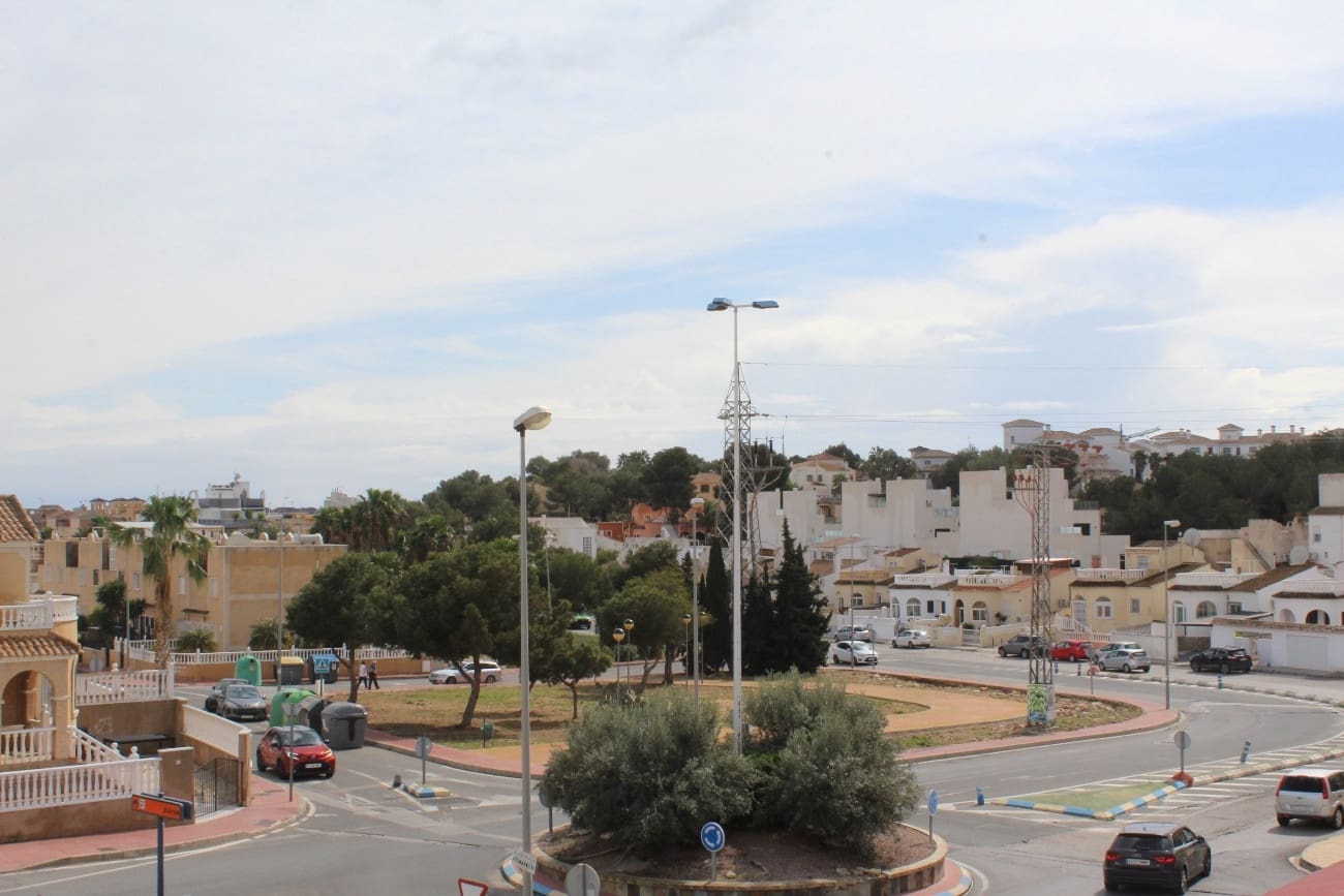 2 soverom Penthouse til salgs i Villamartin - € 148 000 (Ref: 9682273)