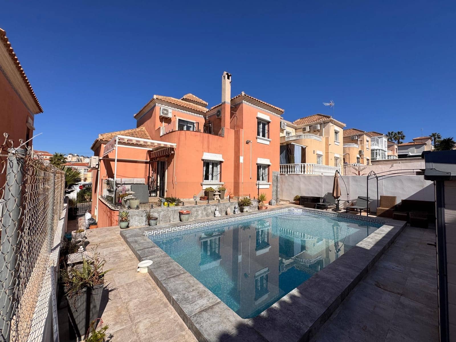 3 chambre Villa/Maison à vendre à Villamartin avec piscine - 329 995 € (Ref: 9682276)