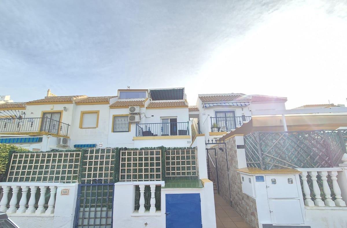 3 bedroom Penthouse for sale in Playa Flamenca with pool - € 167,500 (Ref: 9689954)