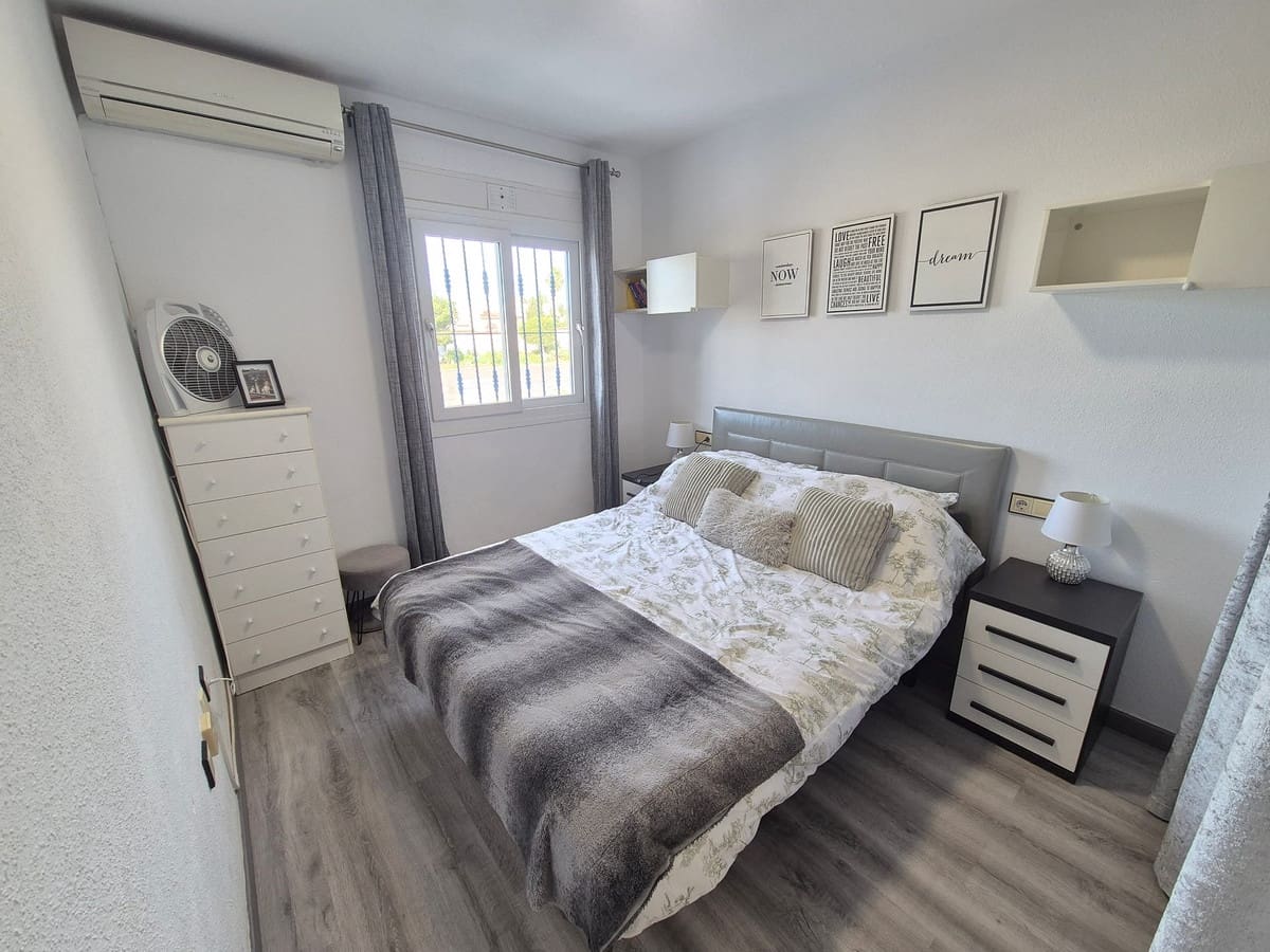 3 bedroom Penthouse for sale in Playa Flamenca with pool - € 167,500 (Ref: 9689954)