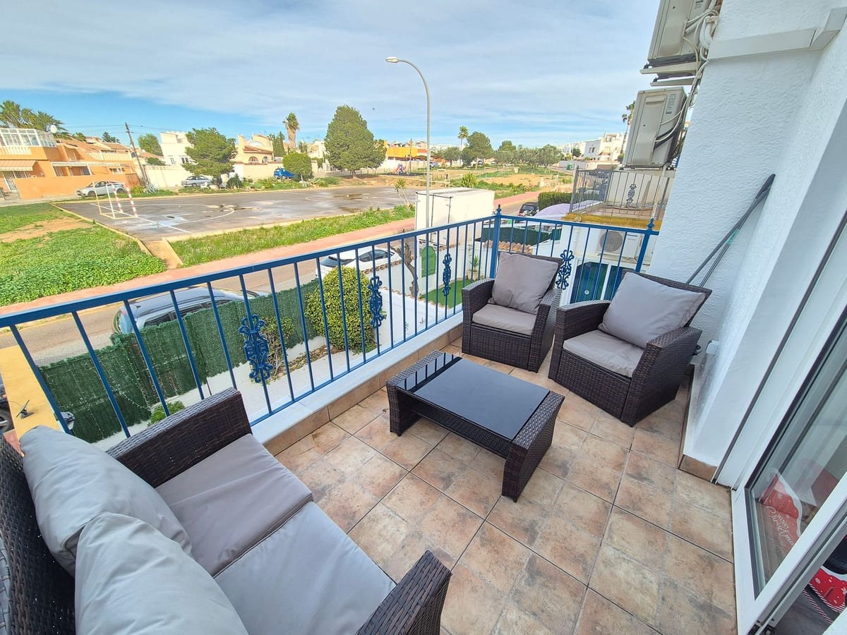 3 bedroom Penthouse for sale in Playa Flamenca with pool - € 167,500 (Ref: 9689954)