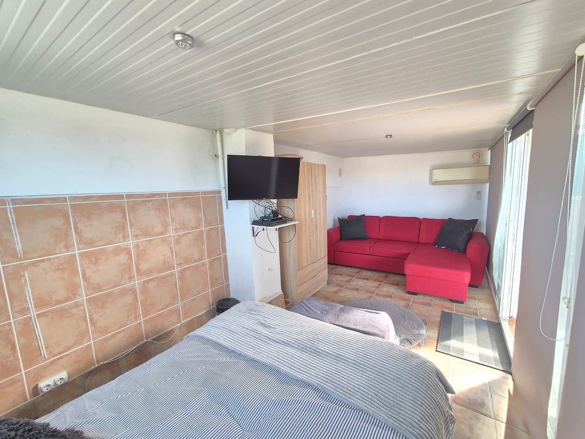 3 bedroom Penthouse for sale in Playa Flamenca with pool - € 167,500 (Ref: 9689954)