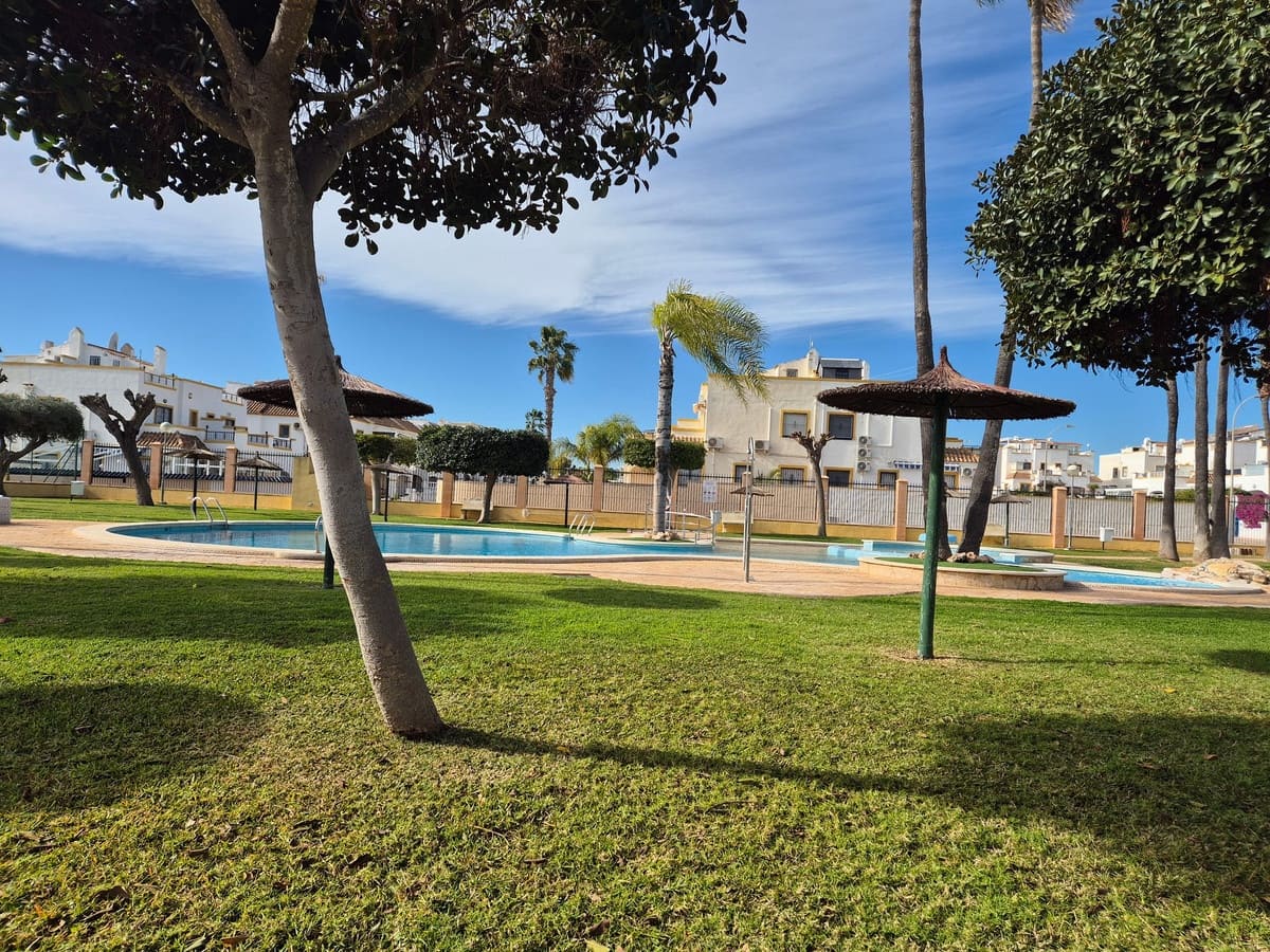 3 bedroom Penthouse for sale in Playa Flamenca with pool - € 167,500 (Ref: 9689954)