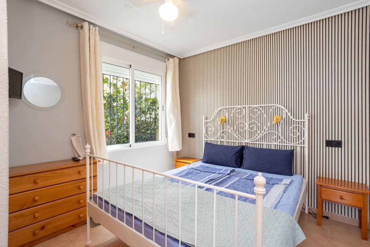 Casa de 3 habitaciones en Villamartin en venta con piscina - 239.000 € (Ref: 9689959)