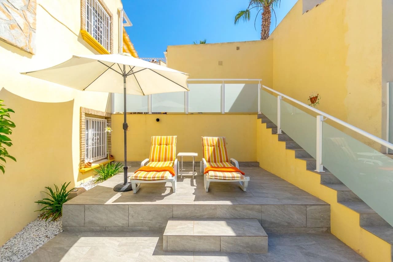 3 slaapkamer Villa te koop in Playa Flamenca met zwembad garage - € 365.000 (Ref: 9697804)