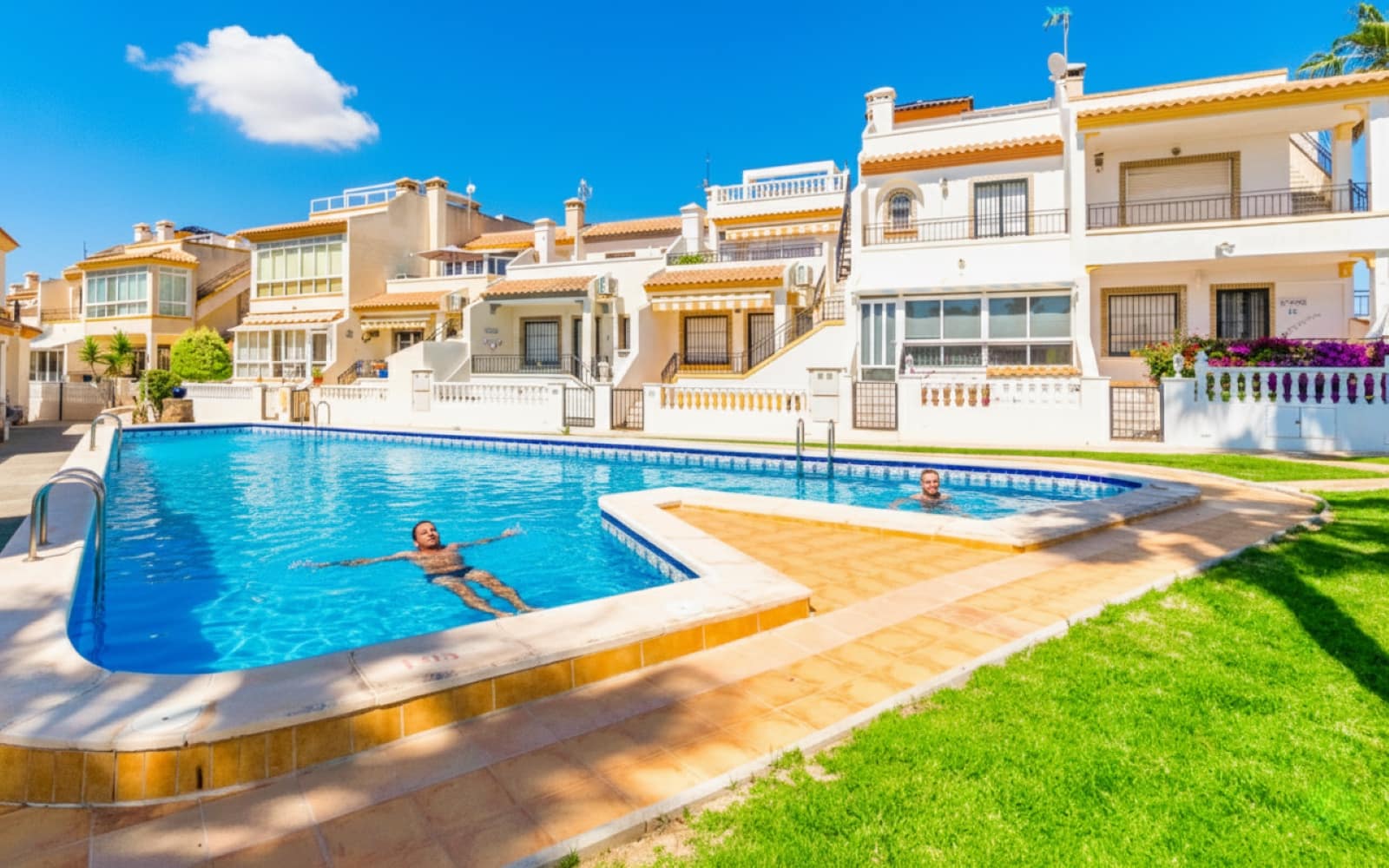 3 slaapkamer Villa te koop in Playa Flamenca met zwembad garage - € 365.000 (Ref: 9697804)
