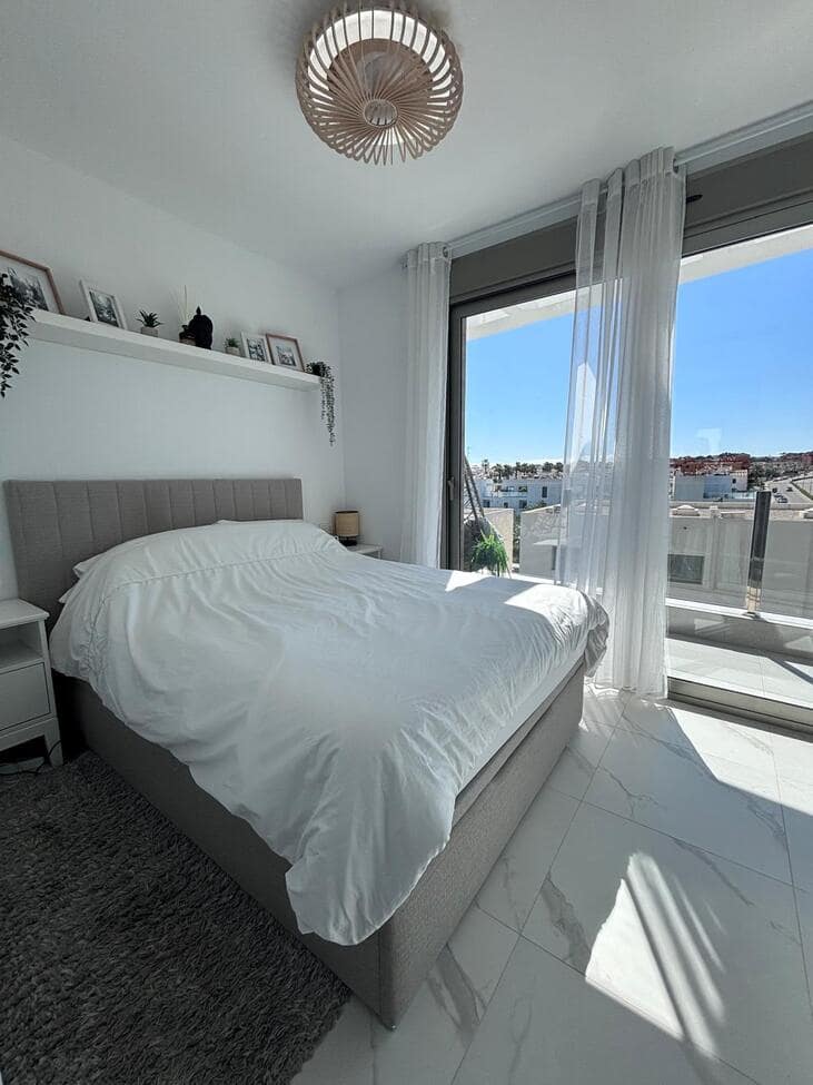 Chalet de 5 habitaciones en Villamartin en venta con piscina garaje - 595.000 € (Ref: 9700138)