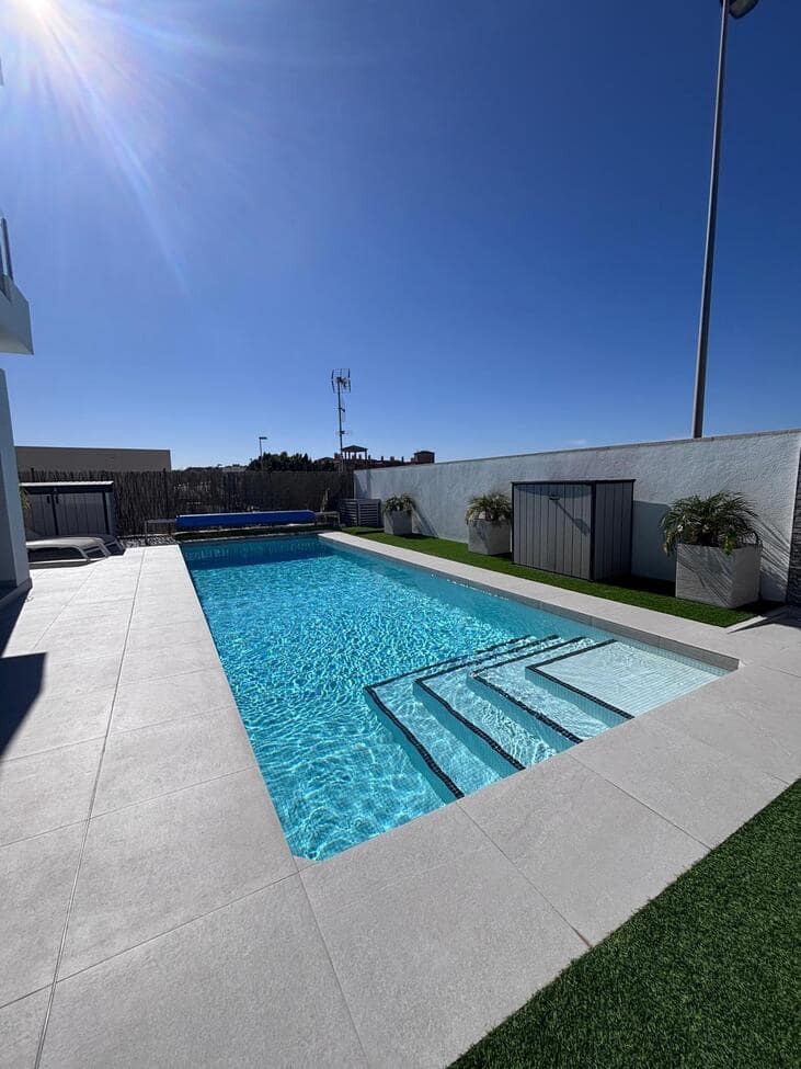 Chalet de 5 habitaciones en Villamartin en venta con piscina garaje - 595.000 € (Ref: 9700138)