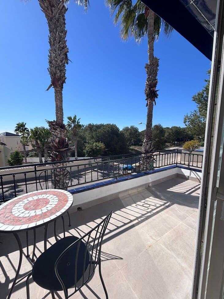 2 bedroom Penthouse for sale in Villamartin with pool garage - € 205,000 (Ref: 9700141)