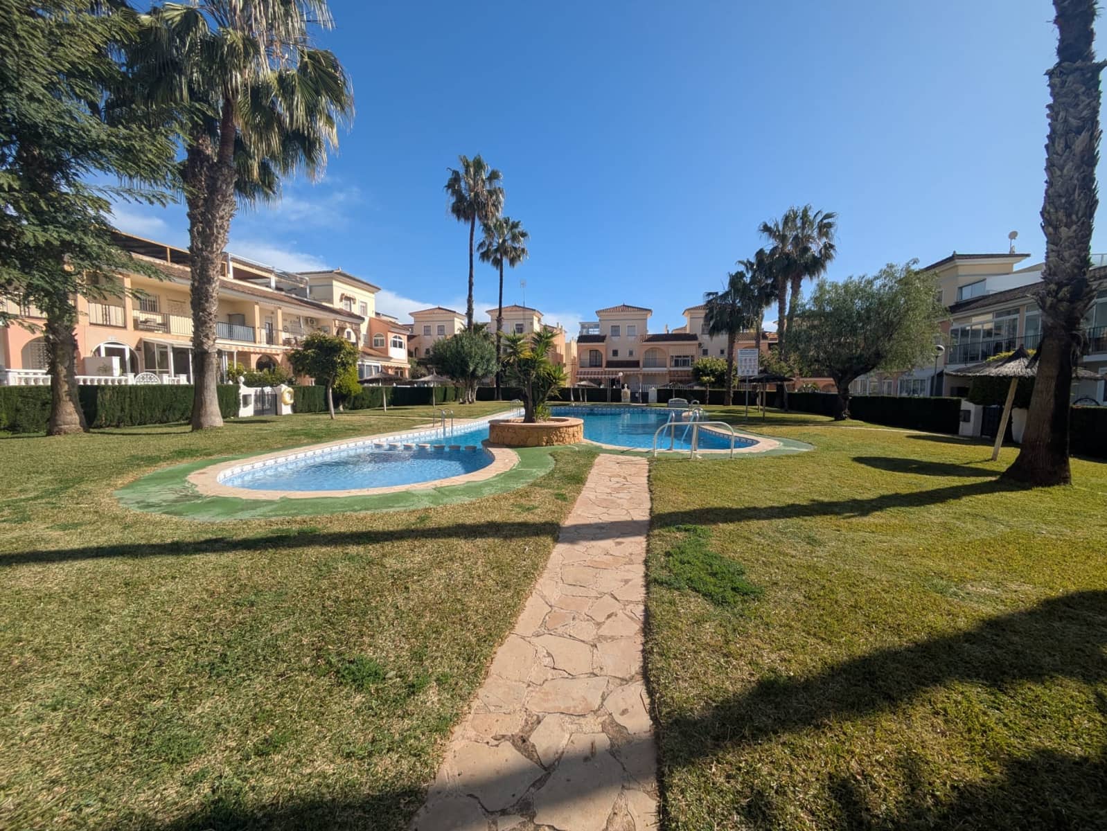 3 Zimmer Haus zu verkaufen in Playa Flamenca mit Pool Garage - 285.000 € (Ref: 9703293)