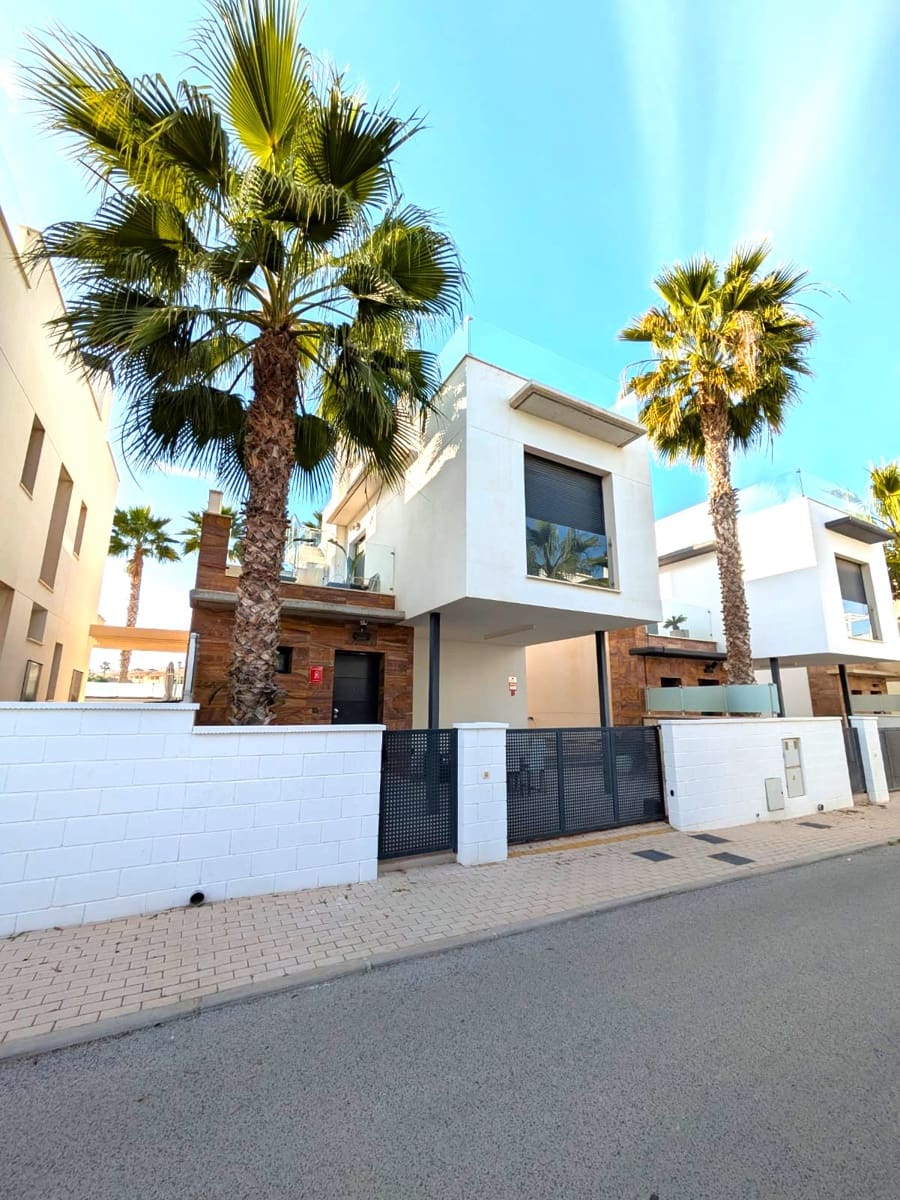3 soveværelse Villa til salg i Cabo Roig med swimmingpool garage - € 450.000 (Ref: 9703294)