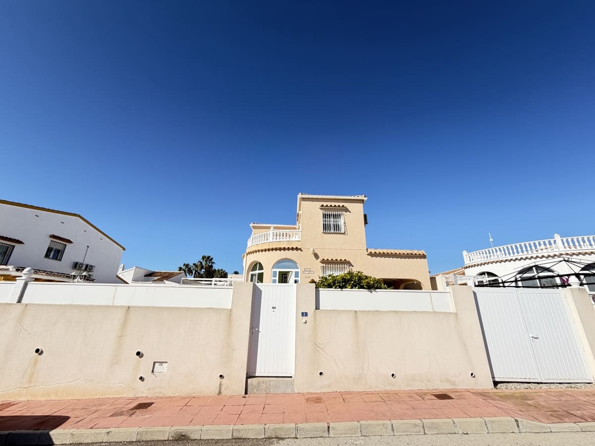 3 sypialnia Willa na sprzedaż w Villamartin z basenem garażem - 399 000 € (Ref: 9703300)