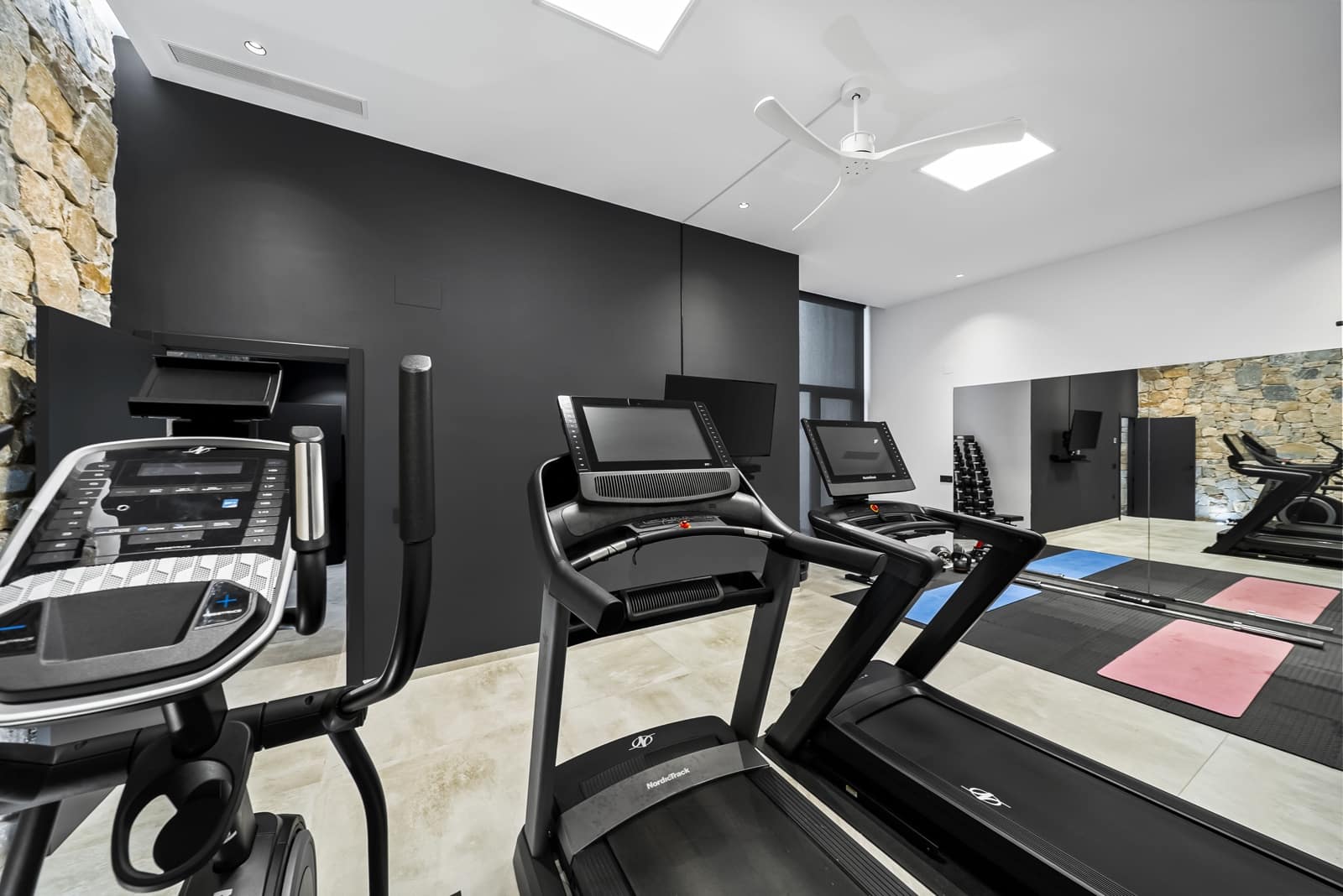 4 bedroom Villa for sale in Ciudad Quesada with pool garage - € 769,000 (Ref: 9728464)