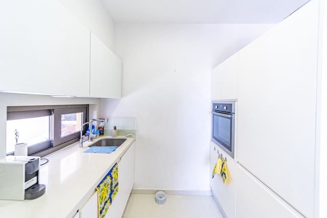 2 chambre Appartement à vendre à Guardamar Playa, Guardamar del Segura avec piscine garage - 260 000 € (Ref: 9728465)