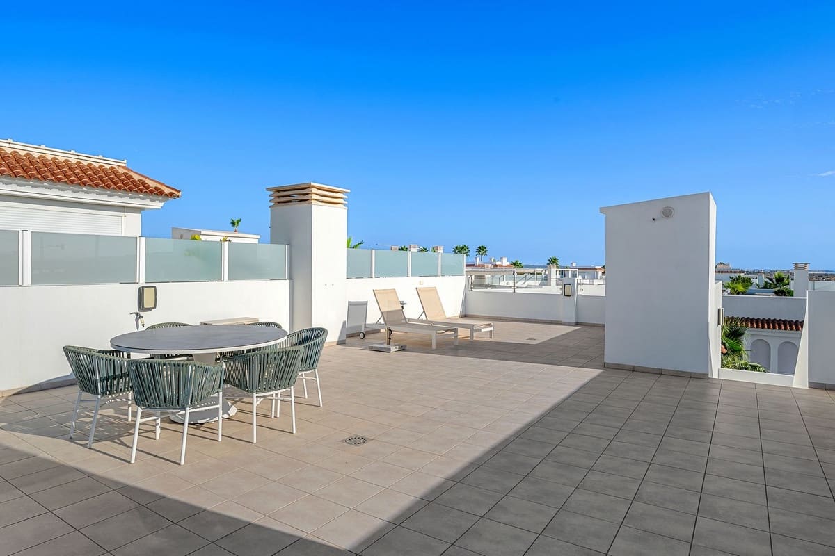 2 bedroom Penthouse for sale in Ciudad Quesada with pool - € 289,000 (Ref: 9729496)