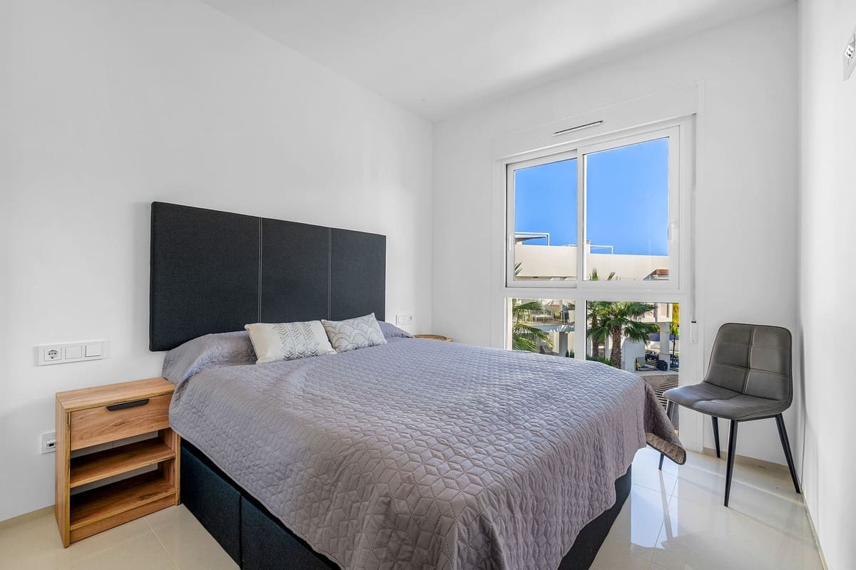 2 bedroom Penthouse for sale in Ciudad Quesada with pool - € 289,000 (Ref: 9729496)