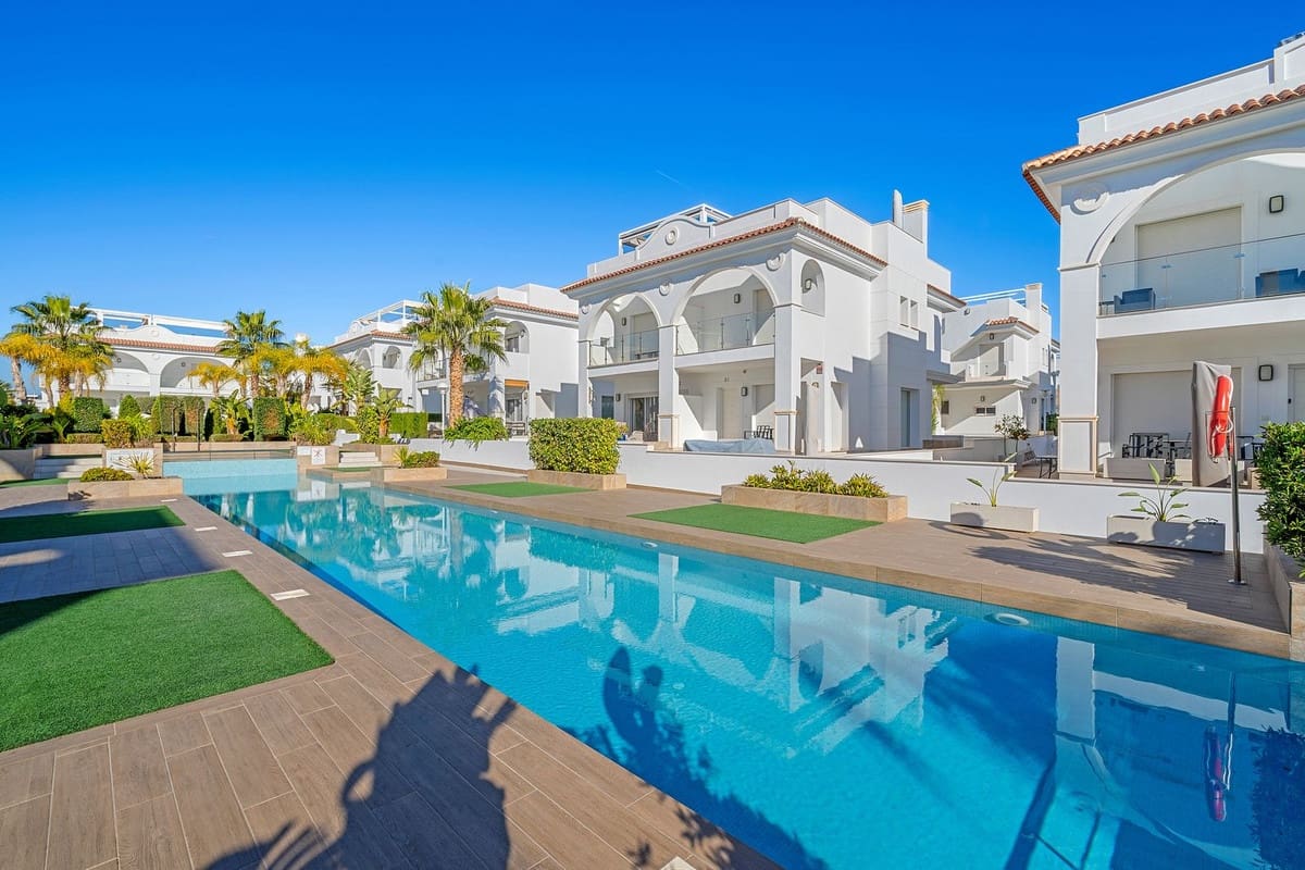 2 bedroom Penthouse for sale in Ciudad Quesada with pool - € 289,000 (Ref: 9729496)