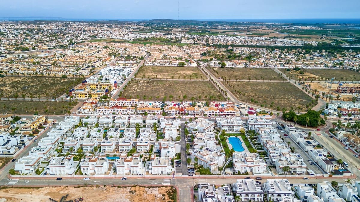 2 bedroom Penthouse for sale in Ciudad Quesada with pool - € 289,000 (Ref: 9729496)