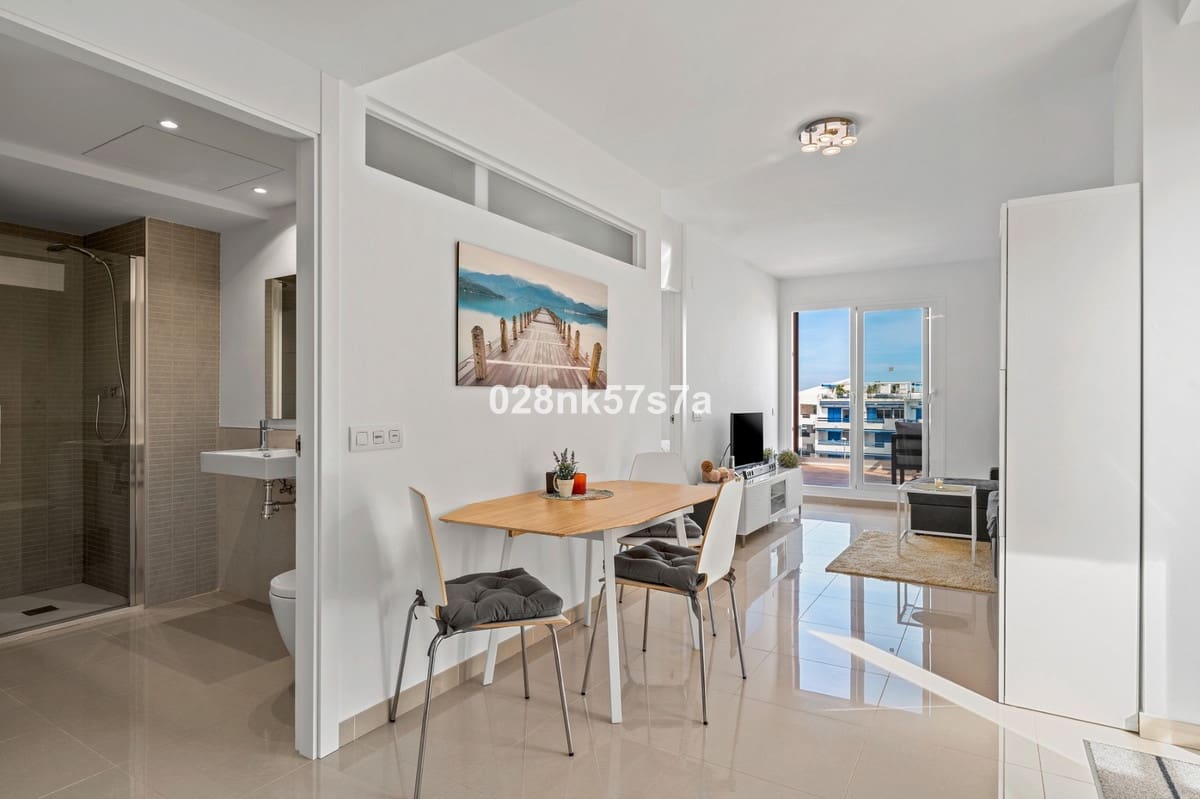 2 makuuhuone Kattohuoneisto myytävänä paikassa Playa Flamenca mukana uima-altaan 
autotalli - 269 000 € (Ref: 9729498)