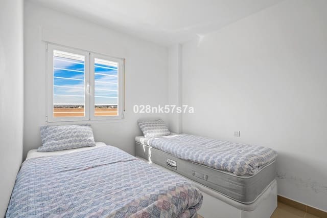 2 makuuhuone Kattohuoneisto myytävänä paikassa Playa Flamenca, Orihuela mukana uima-altaan 
autotalli - 269 000 € (Ref: 9729498)