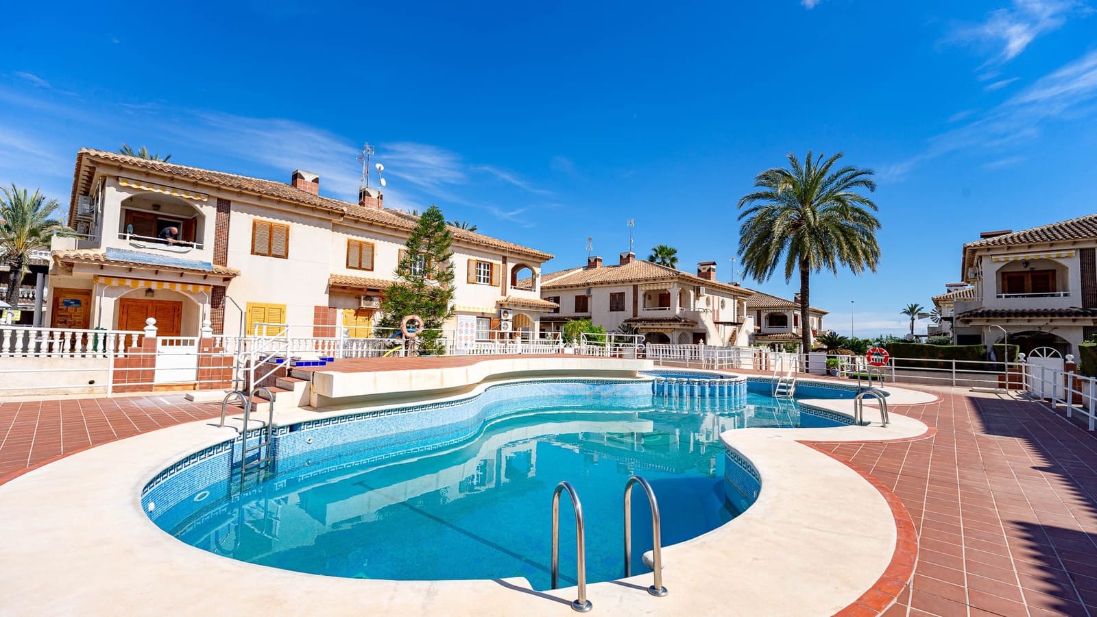 2 soveværelse Lejlighed til salg i Orihuela Costa med swimmingpool - € 165.000 (Ref: 9729500)