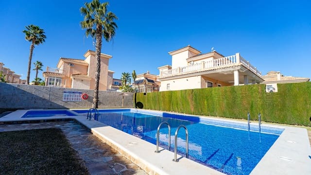Casa de 2 habitaciones en Punta Prima, Orihuela en venta con piscina - 199.000 € (Ref: 9729503)