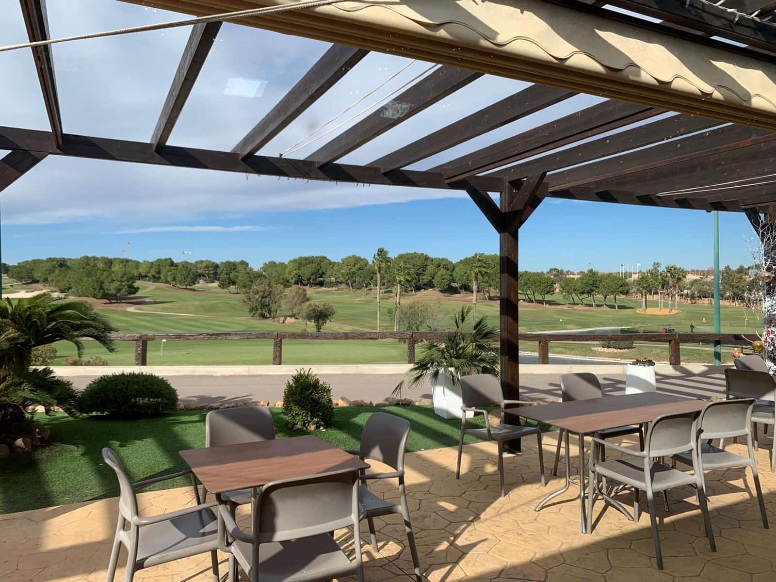 Chalet de 3 habitaciones en Pilar de la Horadada en venta con piscina garaje - 399.000 € (Ref: 9729541)