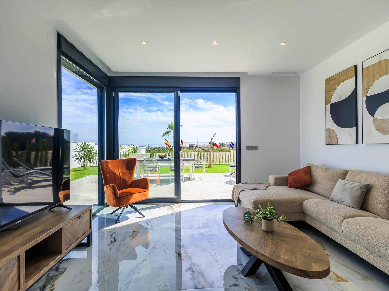 Chalet de 3 habitaciones en Pilar de la Horadada en venta con piscina garaje - 399.000 € (Ref: 9729541)