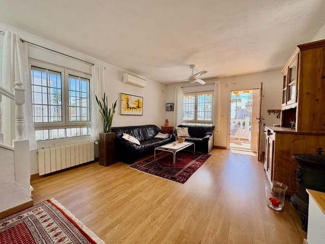 Chalet de 3 habitaciones en Villamartin, Orihuela en venta con piscina - 289.000 € (Ref: 9729550)